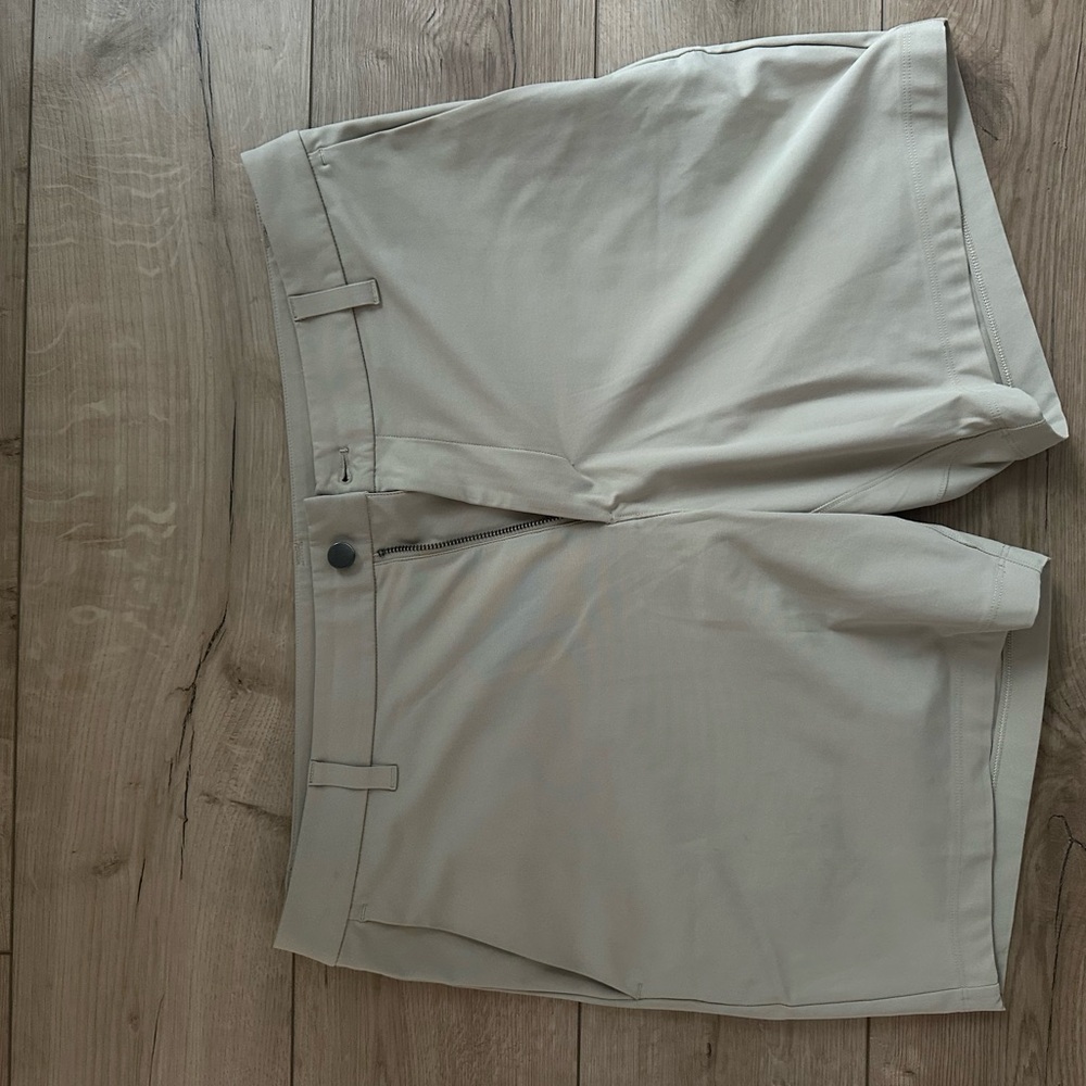 Lululemon Commission Classic Fit Short 7” - Picture 2 of 3
